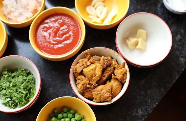 Spice Knight (Local Market Walk -> Cooking Class -> Meal)