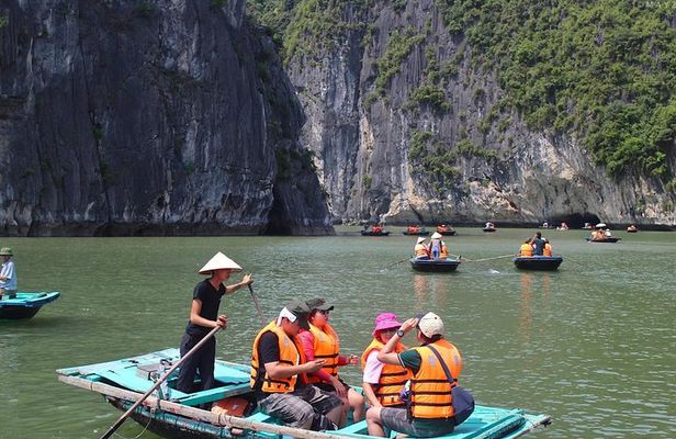 Private Full-Day Halong Bay Tour Including Cruise, Kayaking and Surprising Cave