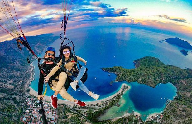Tandem Paragliding Over The Blue Lagoon in Fethiye