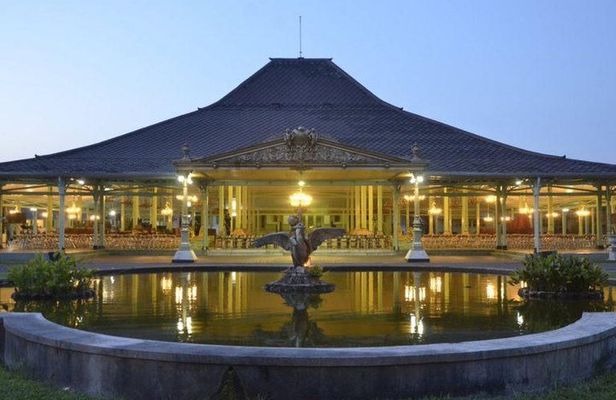 Solo Palace Tour with Sukuh and Ceto Temple from Yogyakarta
