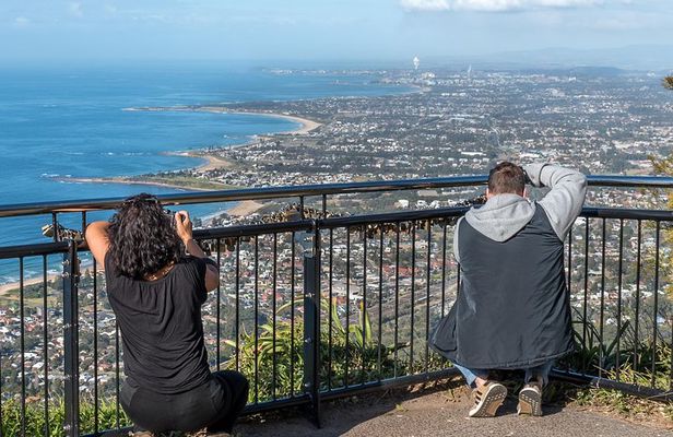Sea Cliff Bridge, Kiama Blowhole, Beaches & Farmlands Small Group