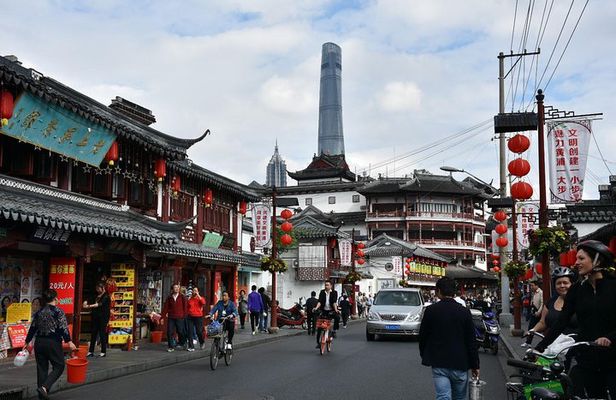 Explore Shanghai Ancient Downtown with Authentic Local Food