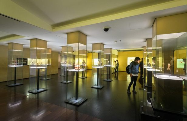 VIP Bogota City Tour: Farmers Market, Monserrate, Candelaria, 9hr