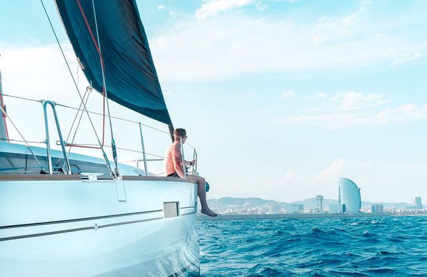 2-Hour Small Group Cruise from Barcelona