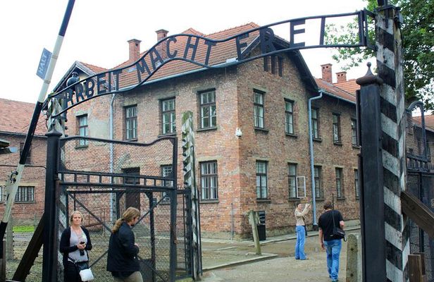 Full-Day Private Trip from Prague to Auschwitz - Birkenau