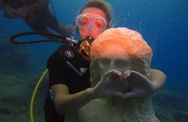 Side: Scuba Diving Under Water Museum