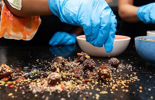 Praliné Rocher Chocolate making class in Paris (collective)