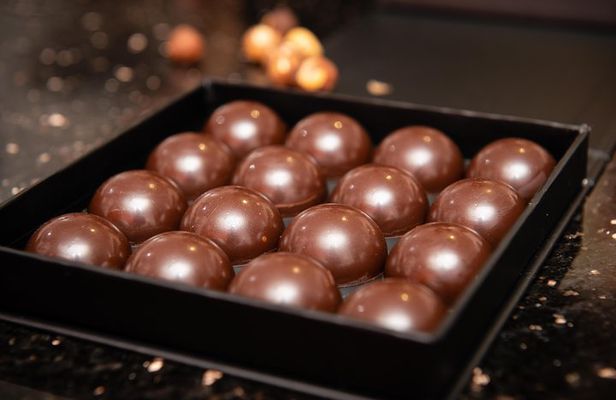 Molded Bonbons Chocolate making class in Paris (collective)