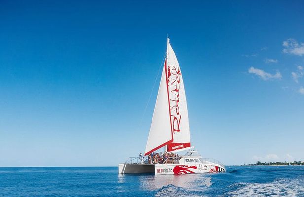 Reggae Catamaran and Snorkeling Open Bar Cruise Montego Bay