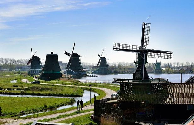 Private Tour Zaanse Schans Windmills and Volendam in Jaguar