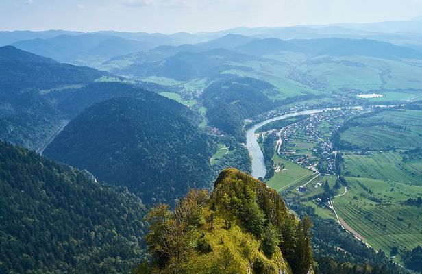 Hiking in the Pieniny Mountains & Dunajec River rafting from Krakow, private