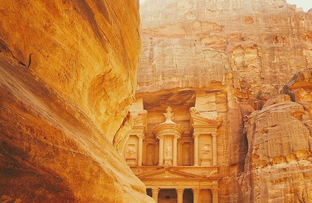 Treasures of Jordan Tour-7 Days Discover Petra & Dead Sea & Wadi Rum with Hotels