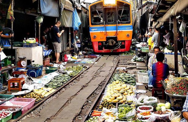 Maeklong Train Market & Damnoensaduak Floating Market Tour