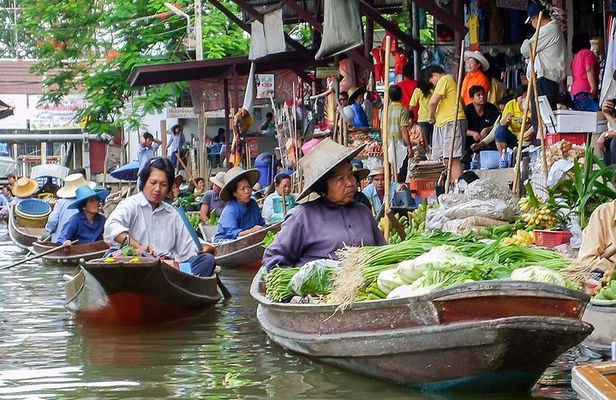 Maeklong Railway Market & Damnoensaduak Floating Market Tour (SHA Plus)