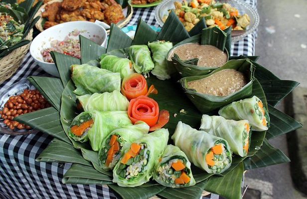 Market Tour & Authentic Balinese Cooking Class in Ubud with Putu