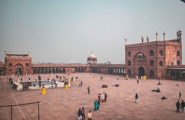Old Delhi Bazaar Walk & Haveli Visit Tour