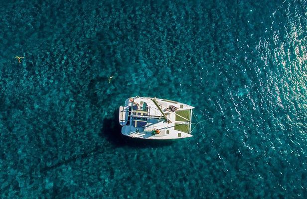 Santorini Half Day Catamaran Private Cruise incl. Meal, Drinks & Free Transport