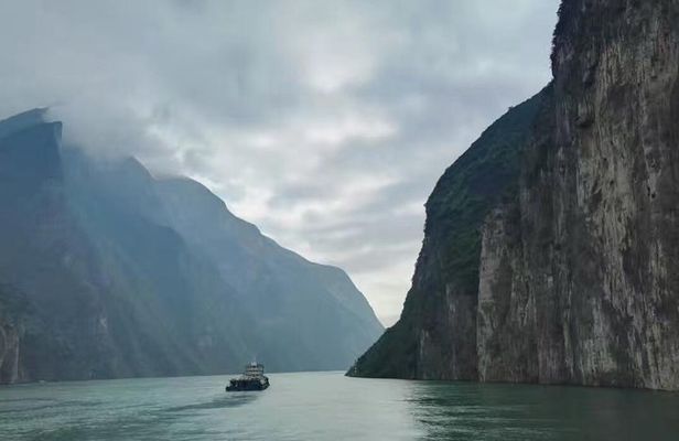 Yangtze River Cruise from Yichang to Chongqing Upstream in 5 Days 4 Nights