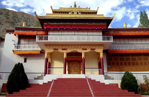 Paradise On Earth - Ladakh And Kashmir (All Inclusive with local flights)