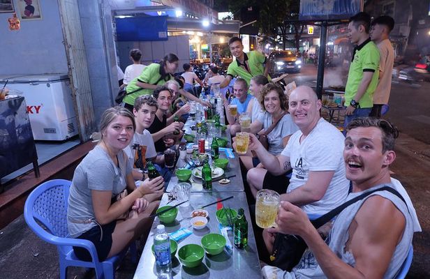 Saigon Night Walking local Street Food Tour with local Student