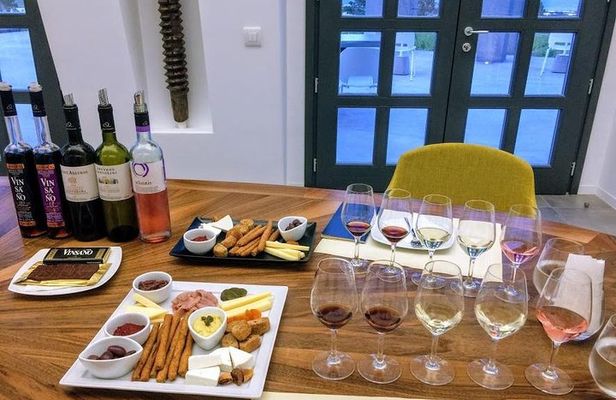 Private Santorini History and Wine Tasting 5-Hour Tour