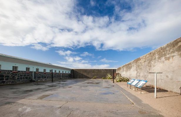 Robben Island tour with additional stops at famous spots!! 
