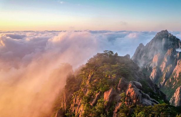 2-Day Private Trip to Huangshan Mountain and Tongmo Ancient Town from Shanghai