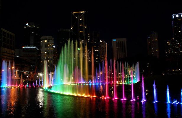 KLCC Lake of Symphony and The River Of Life Tour