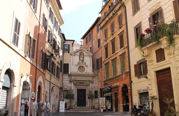Rome Max 6 People Walking Tour: Pantheon, Trevi Fountain, Gelato