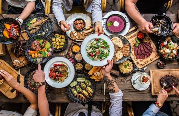 Sharing plate food tour in Berlin