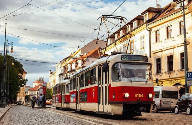 Private City Kickstart Tour: Prague
