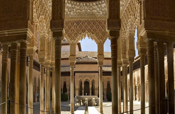 Alhambra Private/Small Group Tour & Nasrid Palaces Skip the Line