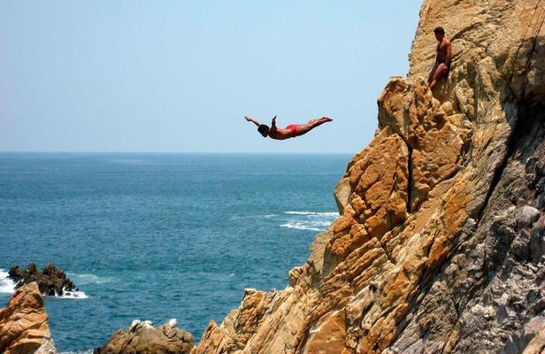 4hr Fun Guide Tour For Cruisers or Hotels Guests with Divers Show