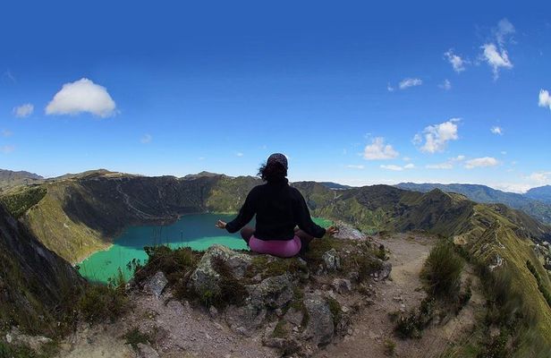 Quilotoa and Volcanoes Avenue Day Trip from Quito with Entrances