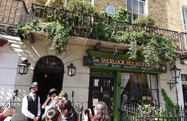 Sherlock Holmes Private Guided Tour - BBC Series & Traditional Locations