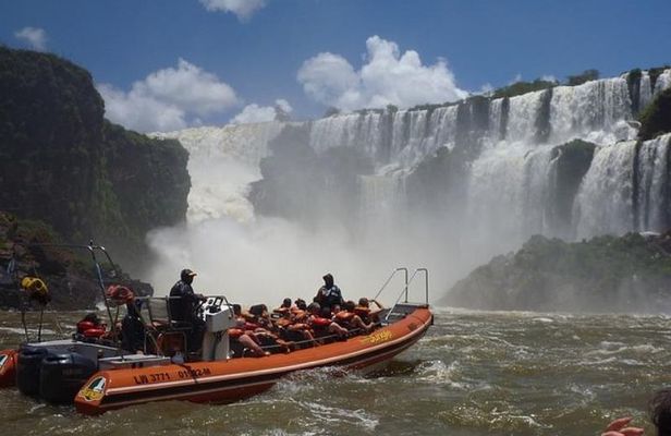 Private Iguazu Falls Tour with Great Adventure from Buenos Aires