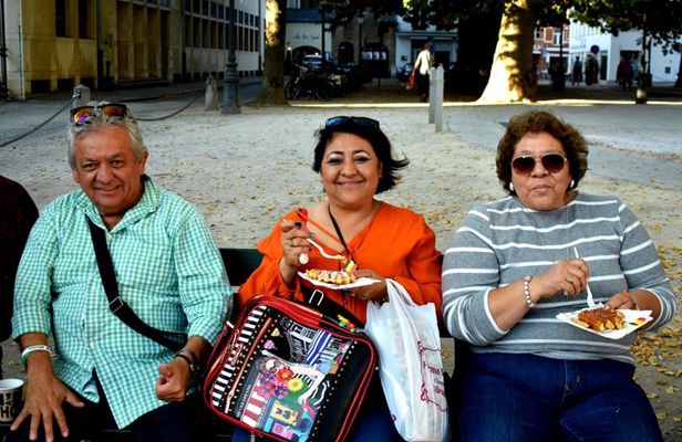 Food tasting & Historical walk