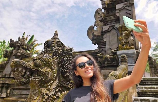 Private Bali CAR / VAN charter with English speaking driver.