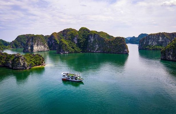 Luxury Cruise Halong Bay Highlights – 2 Days, 1 Night Experience