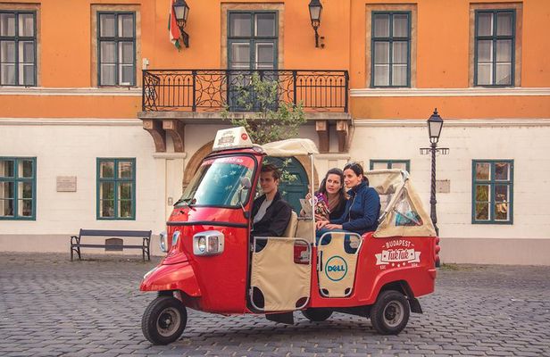Budapest TukTuk Private Tour with Goulash Soup in the Downtown