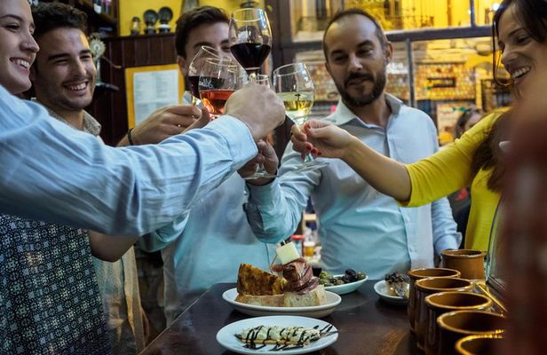 Evening traditional tapas walking tour in old Zaragoza center