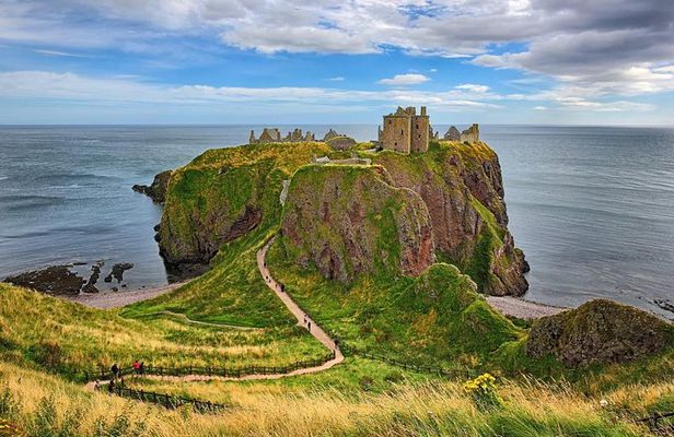Aberdeen & Shire Castle & Distillery Private Group one Day Tour
