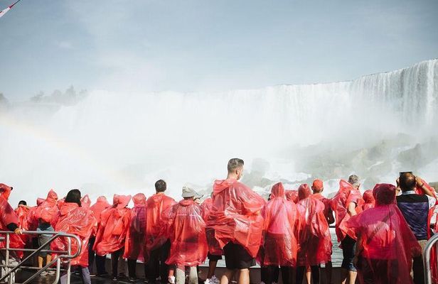 Tour to Niagara Falls with skip the line Cruise