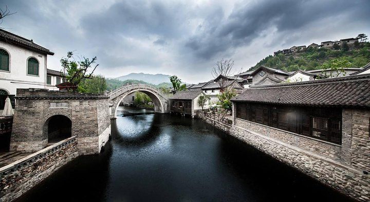 Private Tour to Gubei Water Town and Simatai Great Wall with Cable Car and Lunch