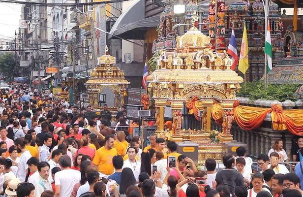  Bangkok Hindu Landmark Tour with Grand Palace, Temples & Lunch