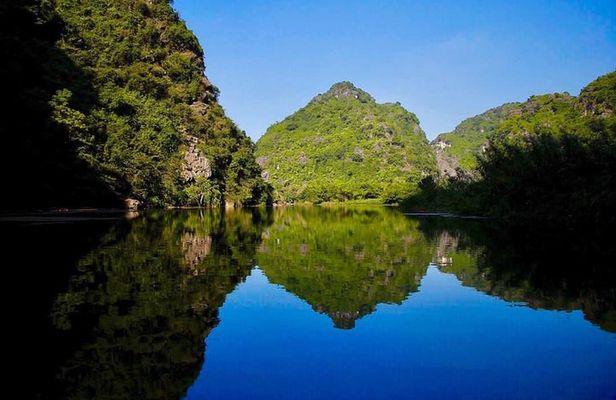 Trang An boat trip - Bai Dinh pagoda day Trip
