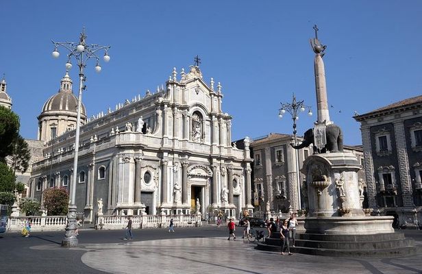 Catania Private Walking Tour with "Arancino and Cannolo" Tasting
