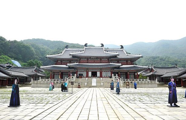 Private day trip to Korean Folk Village & Dae Jang Geum Park