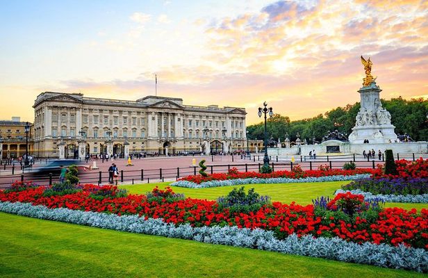London: 4-Hour Private Mercedes Minivan & Chauffeur