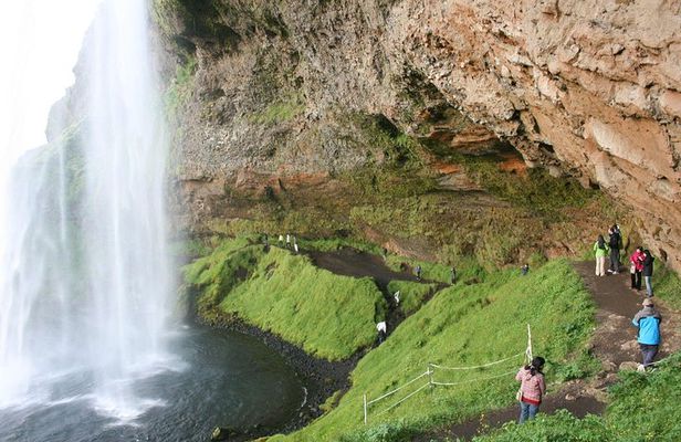 Glacier Hike and South Iceland Sightseeing from Reykjavik